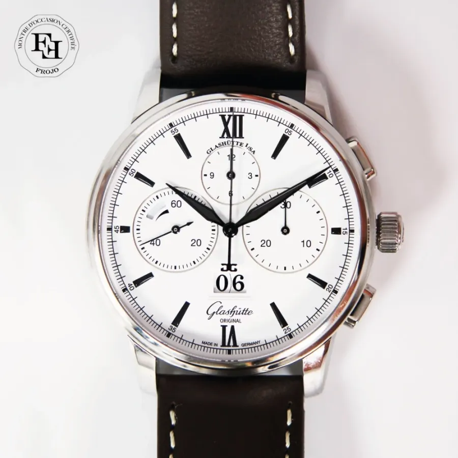 Glashütte Original Glashütte Senator Chronographe Date Panorama Flyback automatique cadran vernis blanc bracelet cuir de veau marron 42 mm