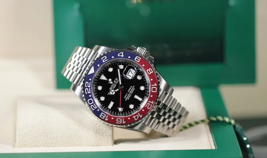 Rolex GMT-Master II 126710BLRO « Pepsi » – Boîte & Papiers 2023