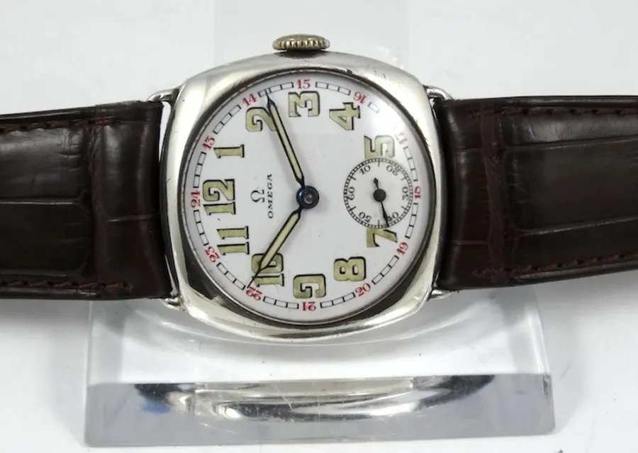 Omega Carré Cintrée Anses Fixes Datant de 1929 Porcelaine