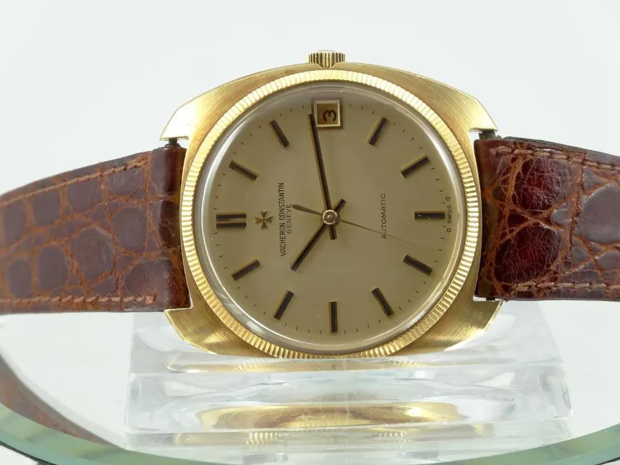 Vacheron Constantin Tonneau or jaune Automatique Jamais Polie