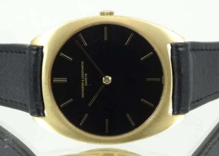 Vacheron Constantin Réf 2093 Tonneau cadran noir laqué