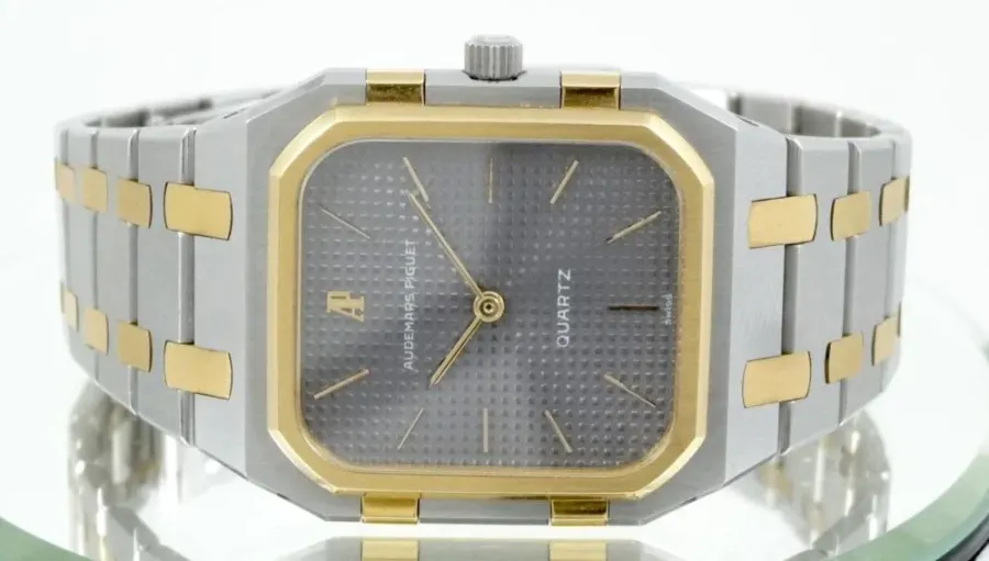 Audemars Piguet Royal Oak Jumbo Square or acier Jamais portée